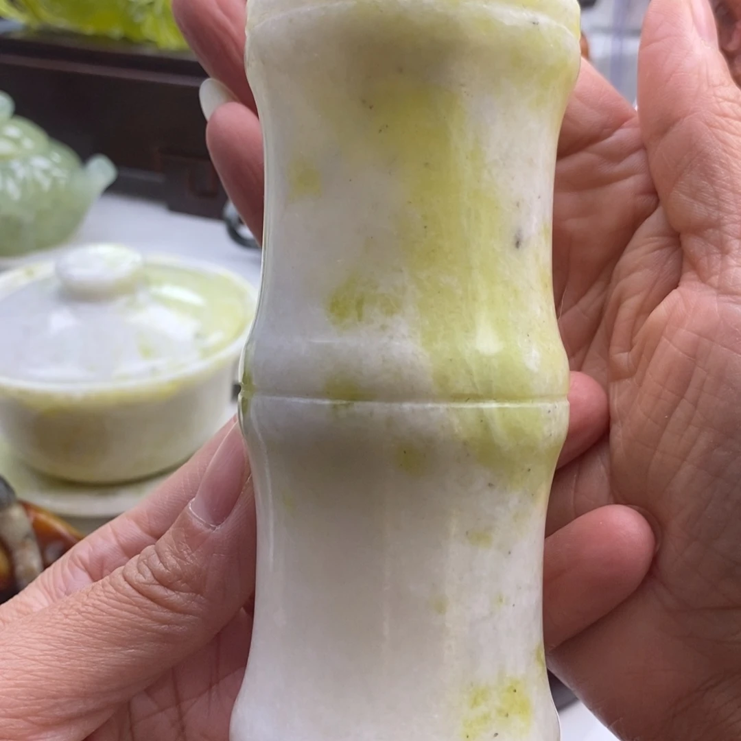 岫玉未镶嵌四大名玉笔筒