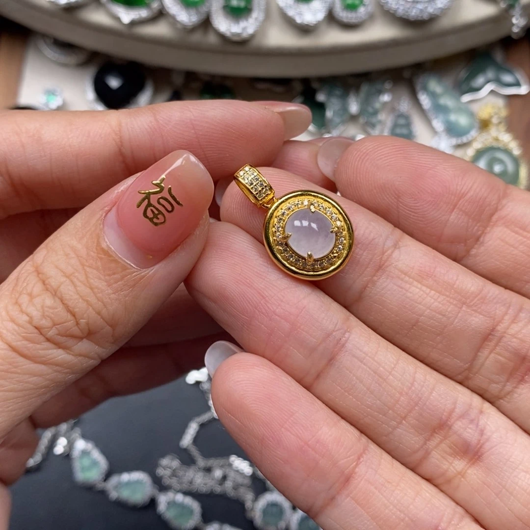 翡翠颈饰未镶嵌翡翠