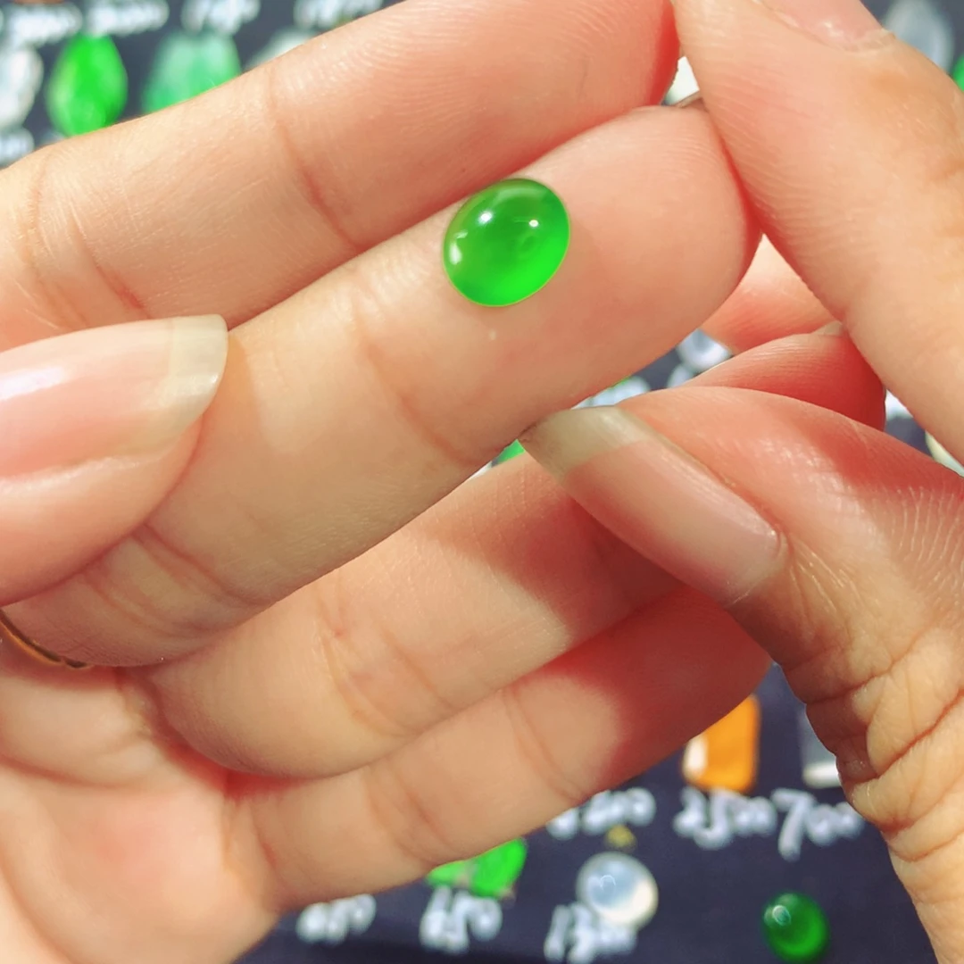 翡翠未镶嵌颈饰木那绿蛋