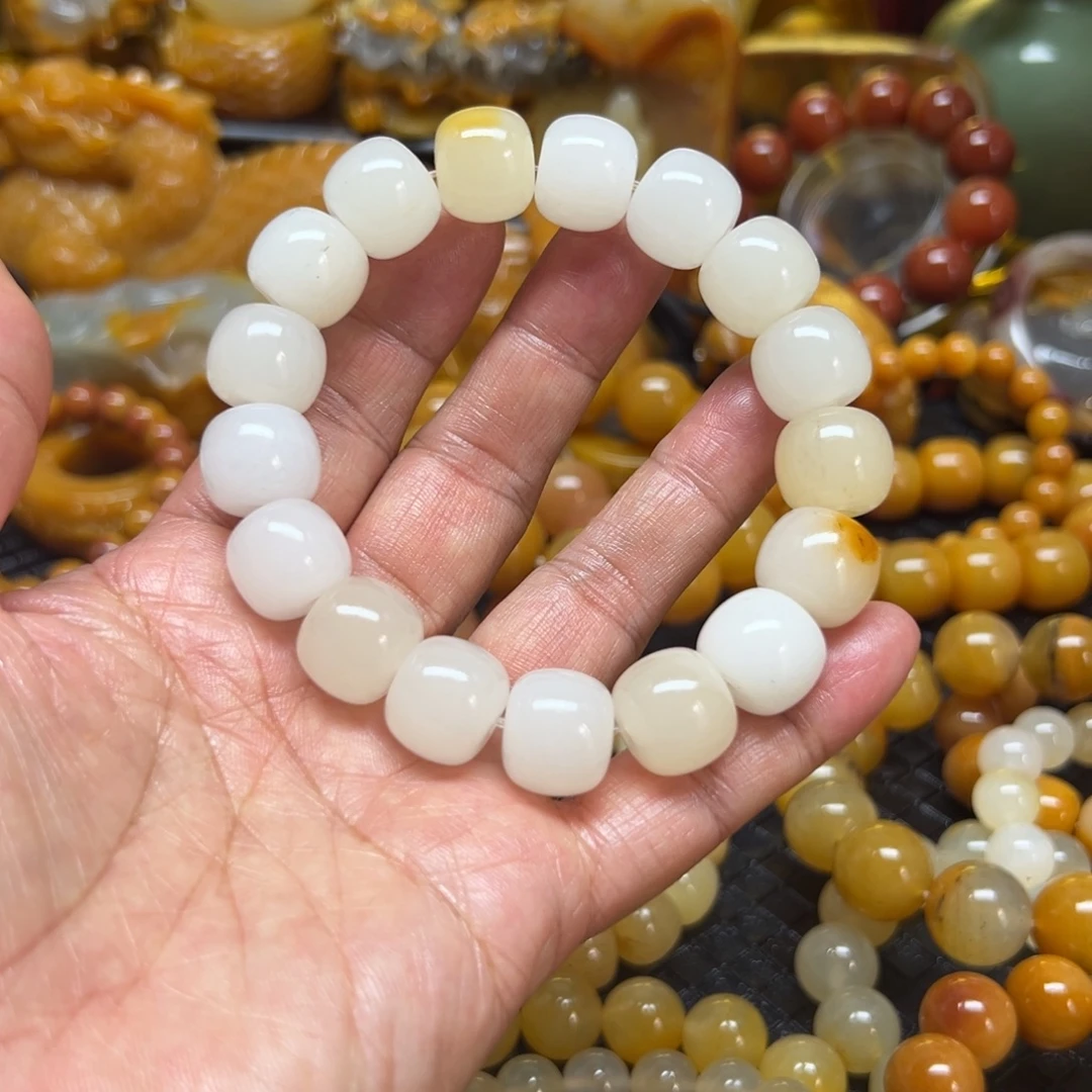 石英质玉未镶嵌颈饰