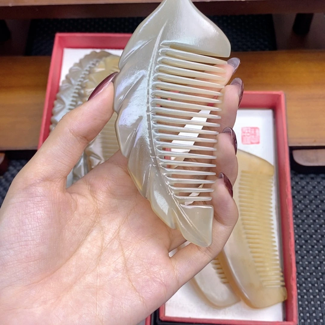 纯手工制作纯牛角梳子