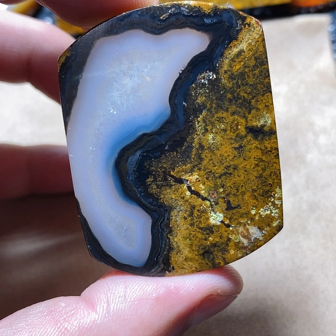 玛瑙/玉髓颈饰未镶嵌月**泉