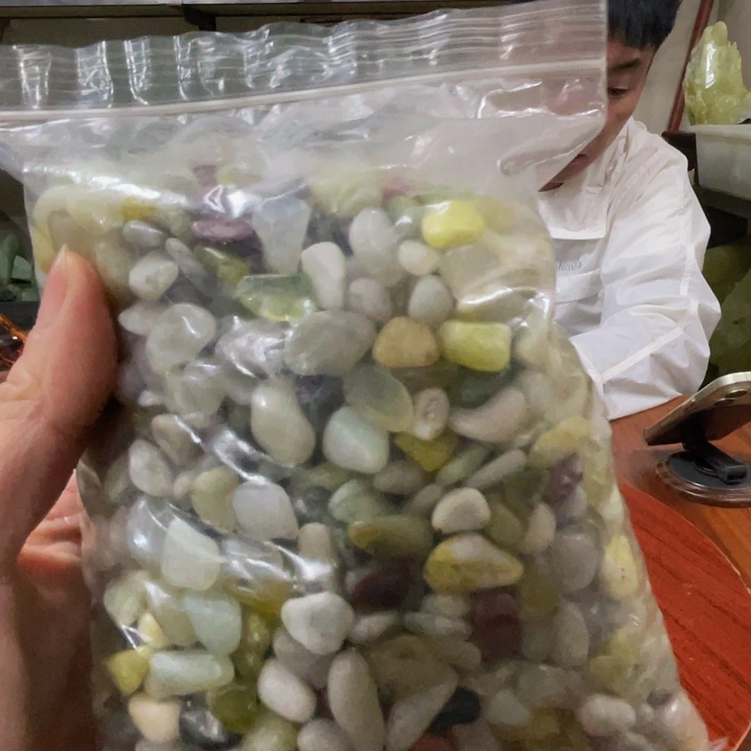 蛇纹石玉未镶嵌原石小鱼缸石