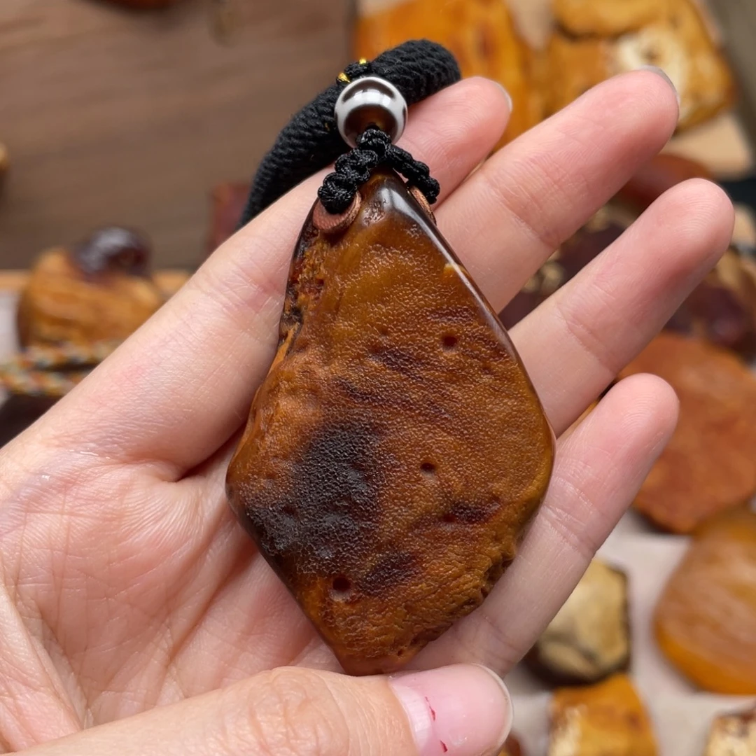 琥珀未镶嵌珠宝奇石