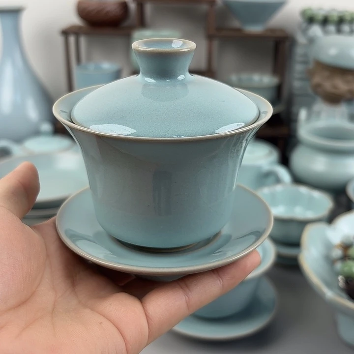 微瑕汝窑天青釉三才马蹄盖碗