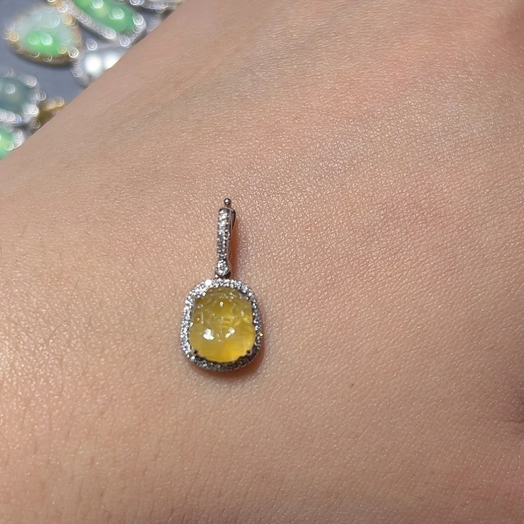 翡翠18K金镶嵌颈饰