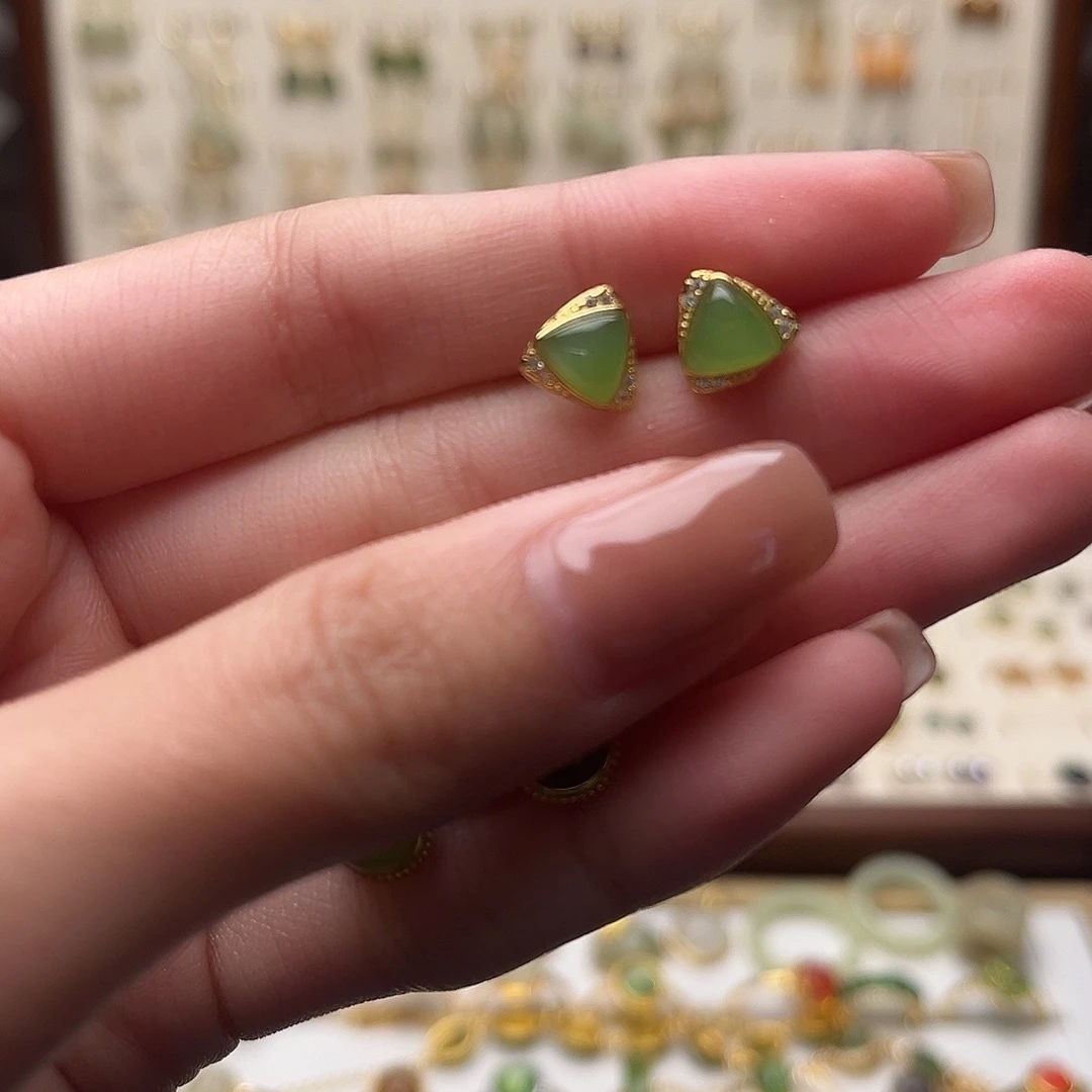 和田玉未镶嵌耳饰