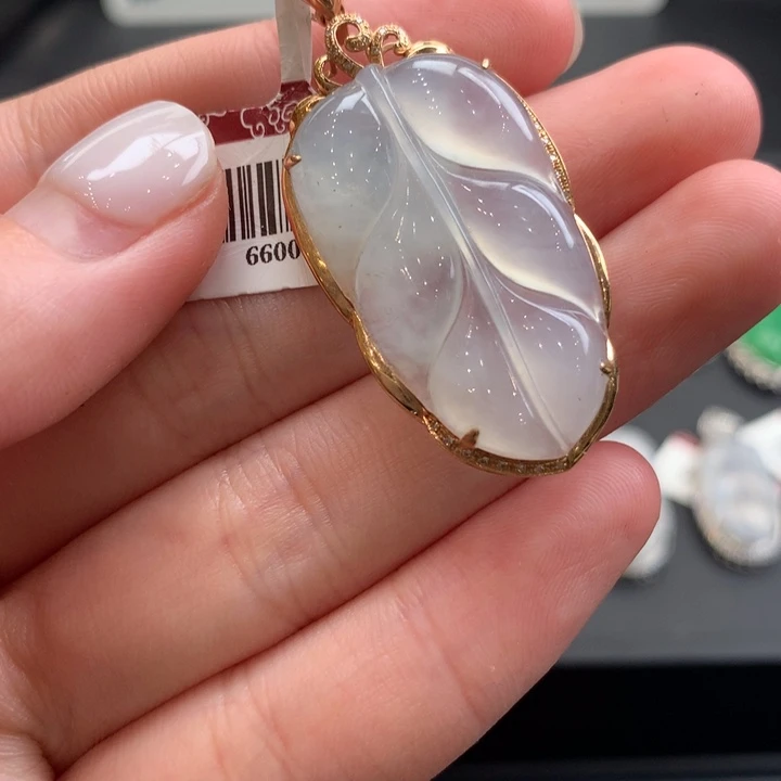 翡翠18K金镶嵌颈饰翡翠