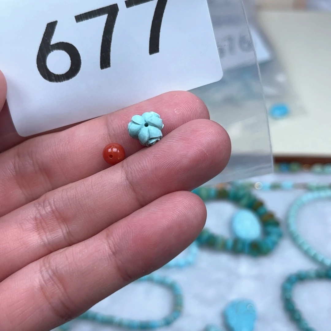娃****未镶嵌南红玛瑙珠宝奇石