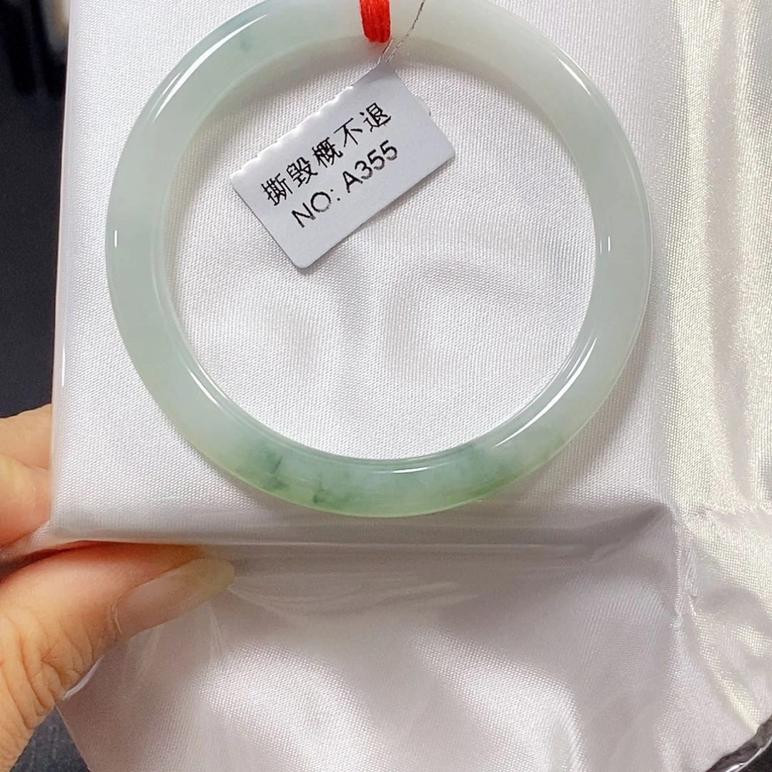 翡翠未镶嵌手镯（圆镯）手镯