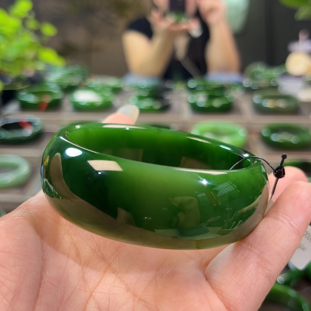 未镶嵌手镯和田玉（碧玉）