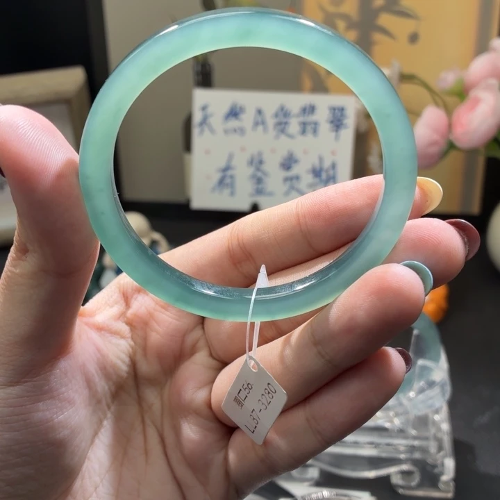 翡翠未镶嵌手镯纯净啤酒瓶绿46