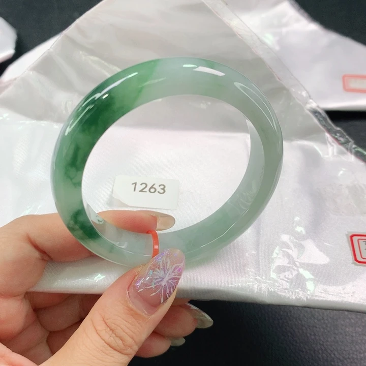 翡翠手镯未镶嵌03。