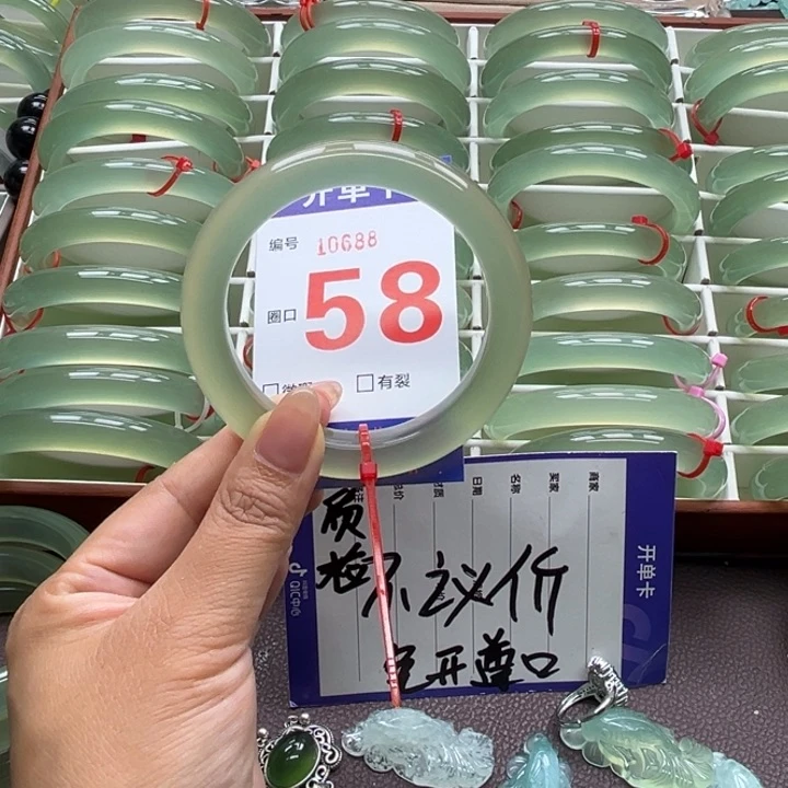 渡***尘岫玉未镶嵌手镯手镯