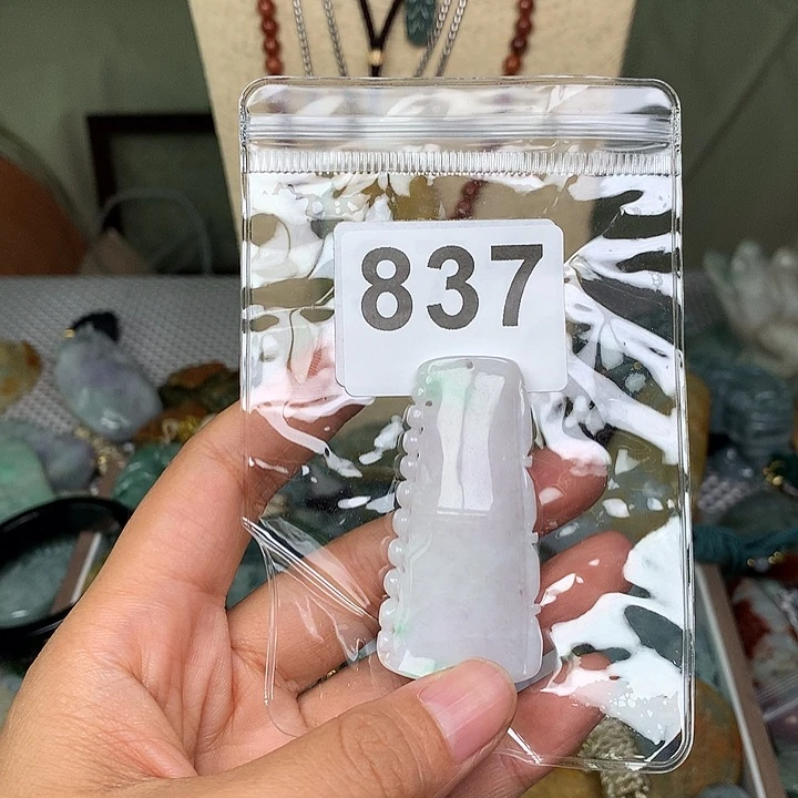 翡翠未镶嵌颈饰我**子翡翠