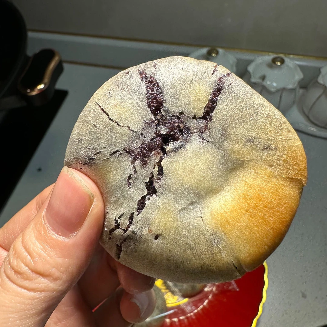 微甜软糯花生黑米饼