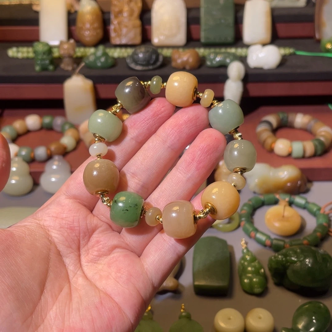 筱***和田玉未镶嵌颈饰