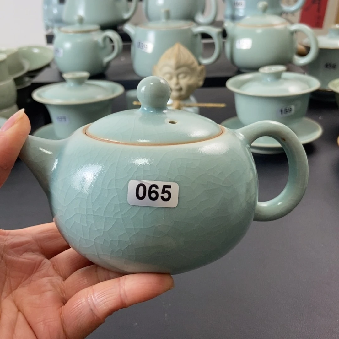 微瑕仿古釉扁腹壶不退不换