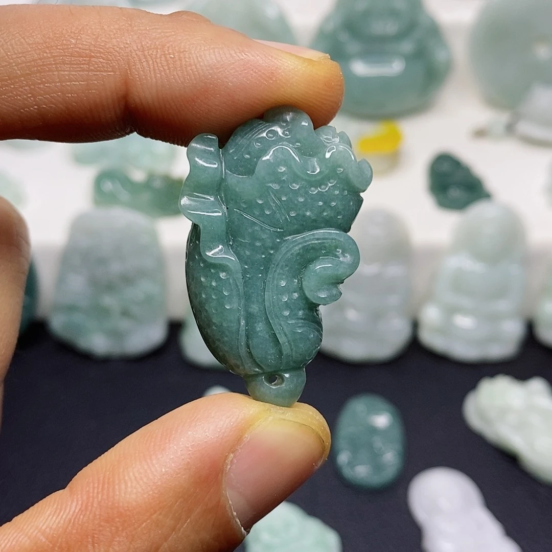 翡翠颈饰未镶嵌吊坠