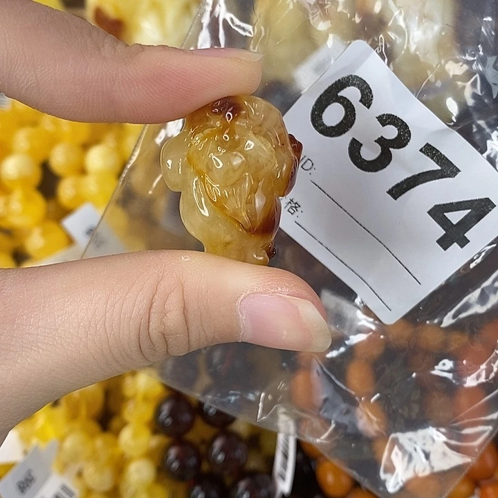 蜜蜡未镶嵌珠宝奇石