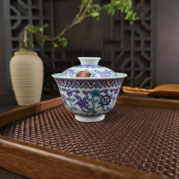 景德镇斗彩缠枝八宝两才盖碗