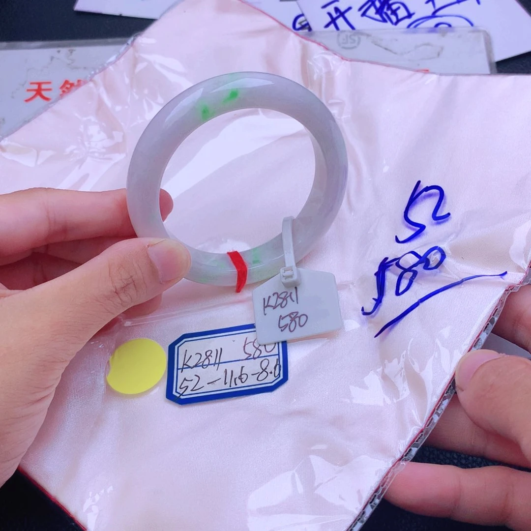 翡翠手镯未镶嵌翡翠