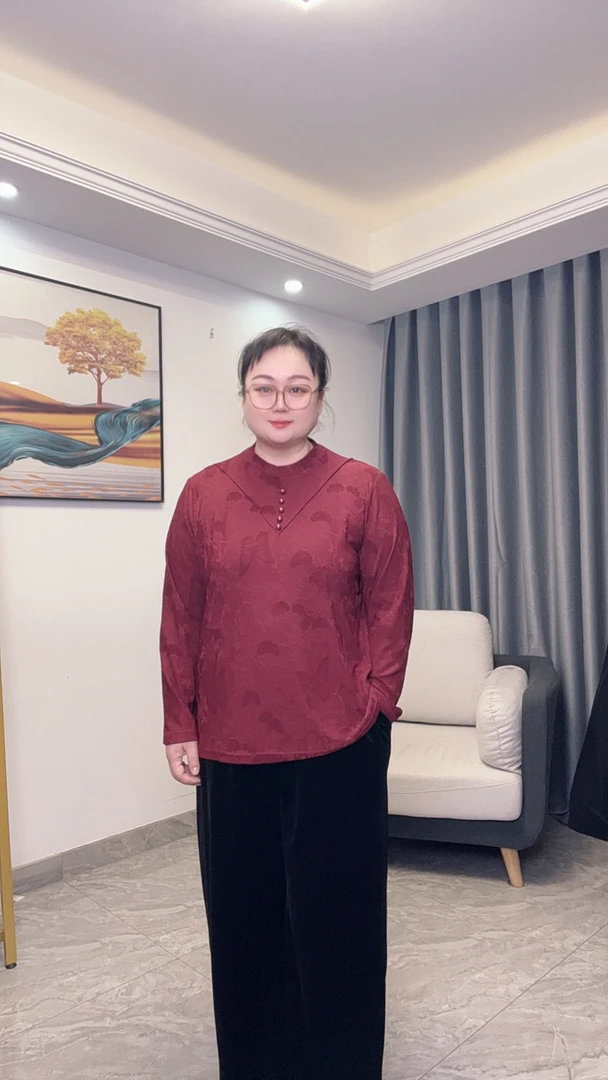 暗纹蝴蝶提花五颗扣纯色打底衫妈妈装秋冬基础款休闲风宽松上衣