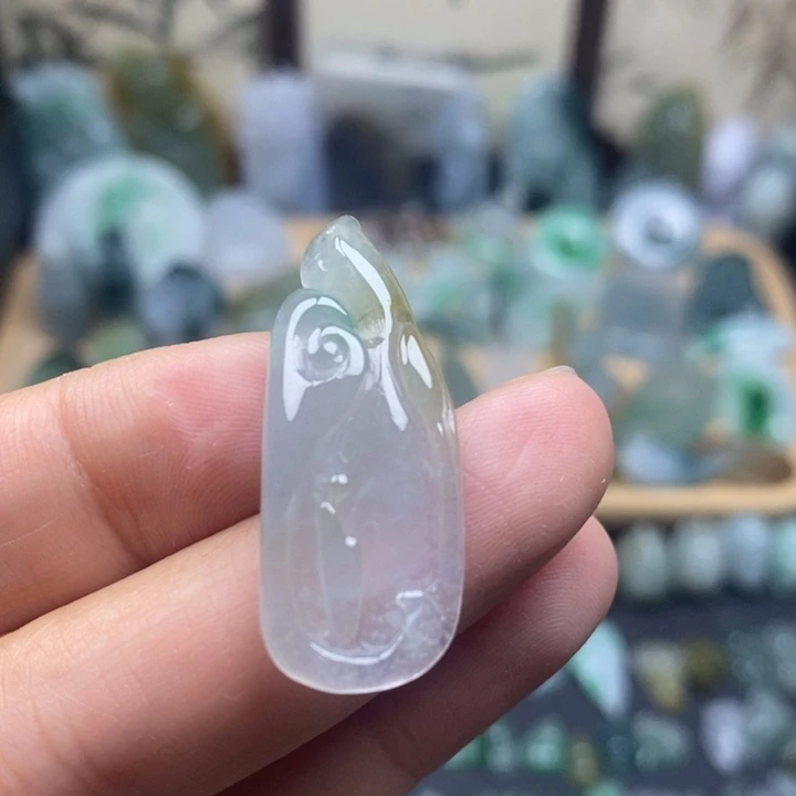 翡翠未镶嵌颈饰悟道