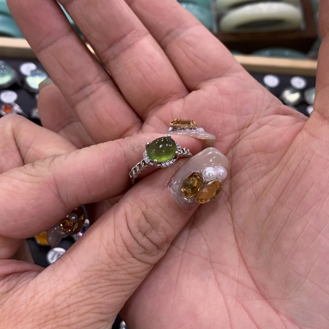 蛇纹石玉手镯未镶嵌曾****·