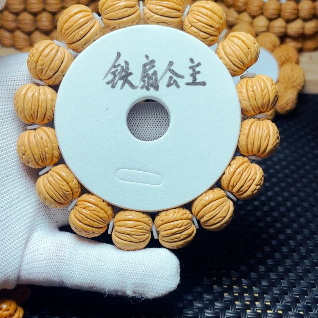 蒋***生桃木铁扇桃核，皮质好，密度大