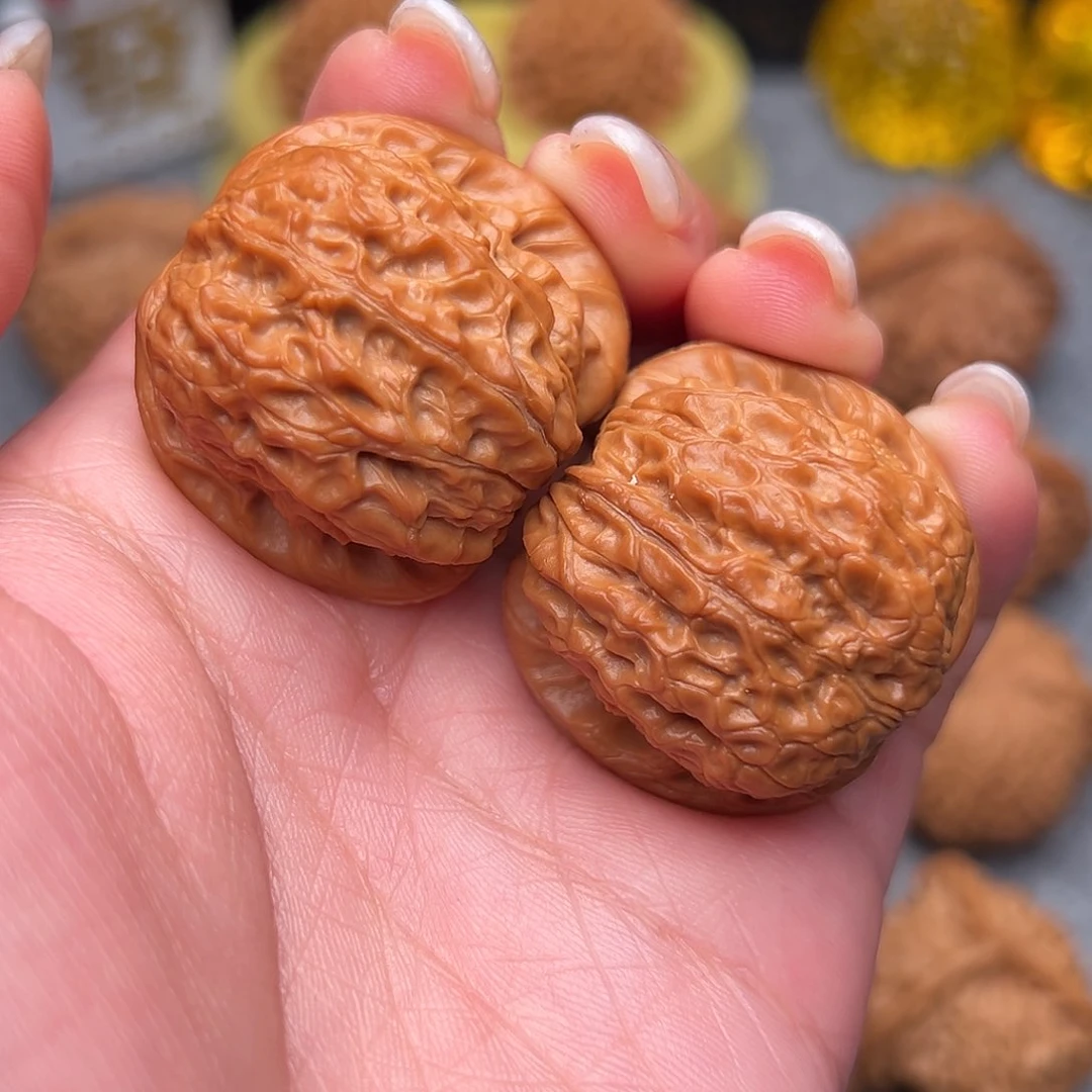 把件文玩核桃红皮血麒麟36