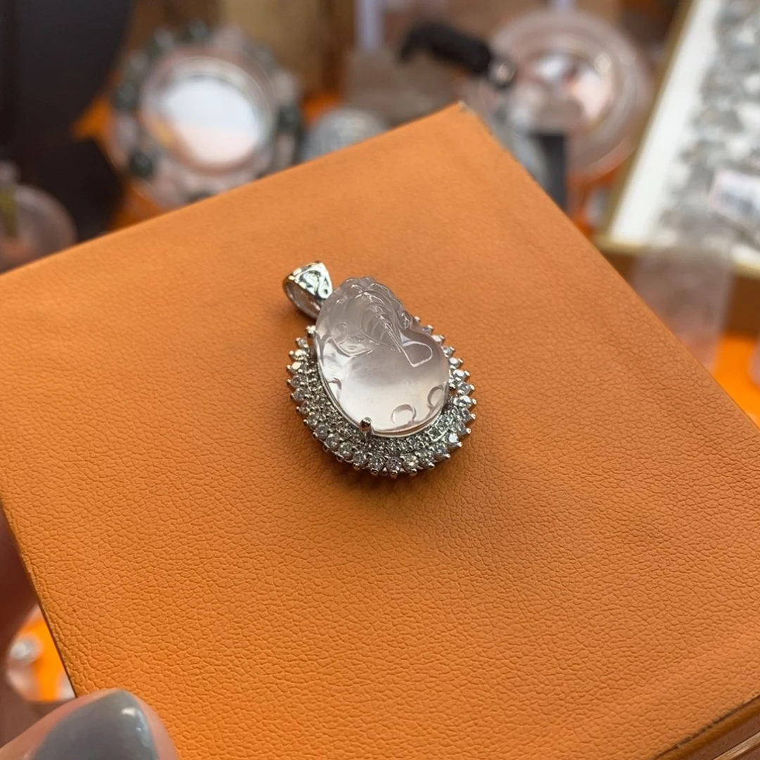 吉***宇石英质玉合金吊坠(赠链)貔貅