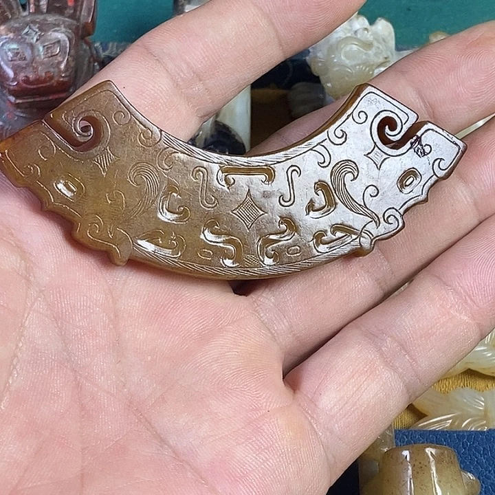茶***箱颈饰未镶嵌和田玉