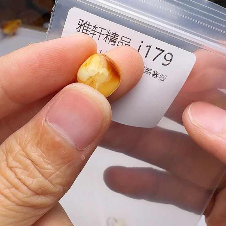 琥珀未镶嵌裸石琥珀