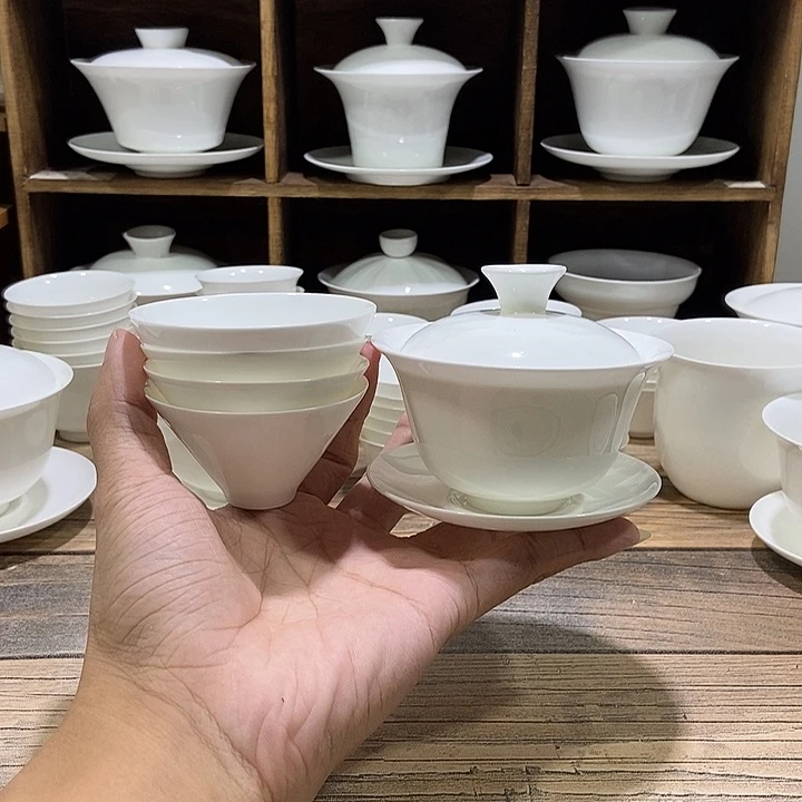 李***叨骨瓷大反口盖碗盖下约100ml+4斗笠茶杯40ml