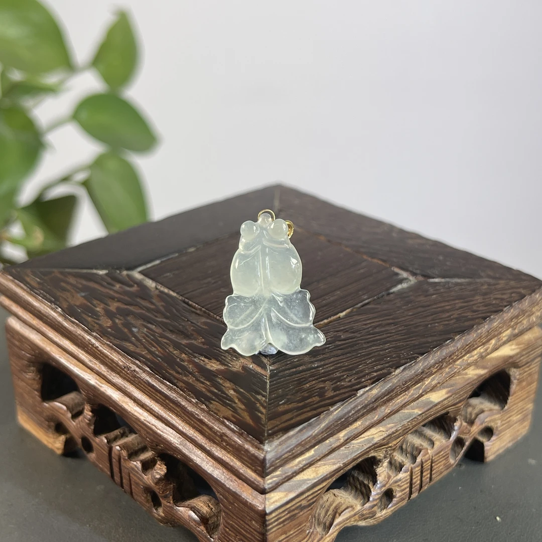 JXA26-23 天然缅甸A货翡翠 18K扣头年年有余