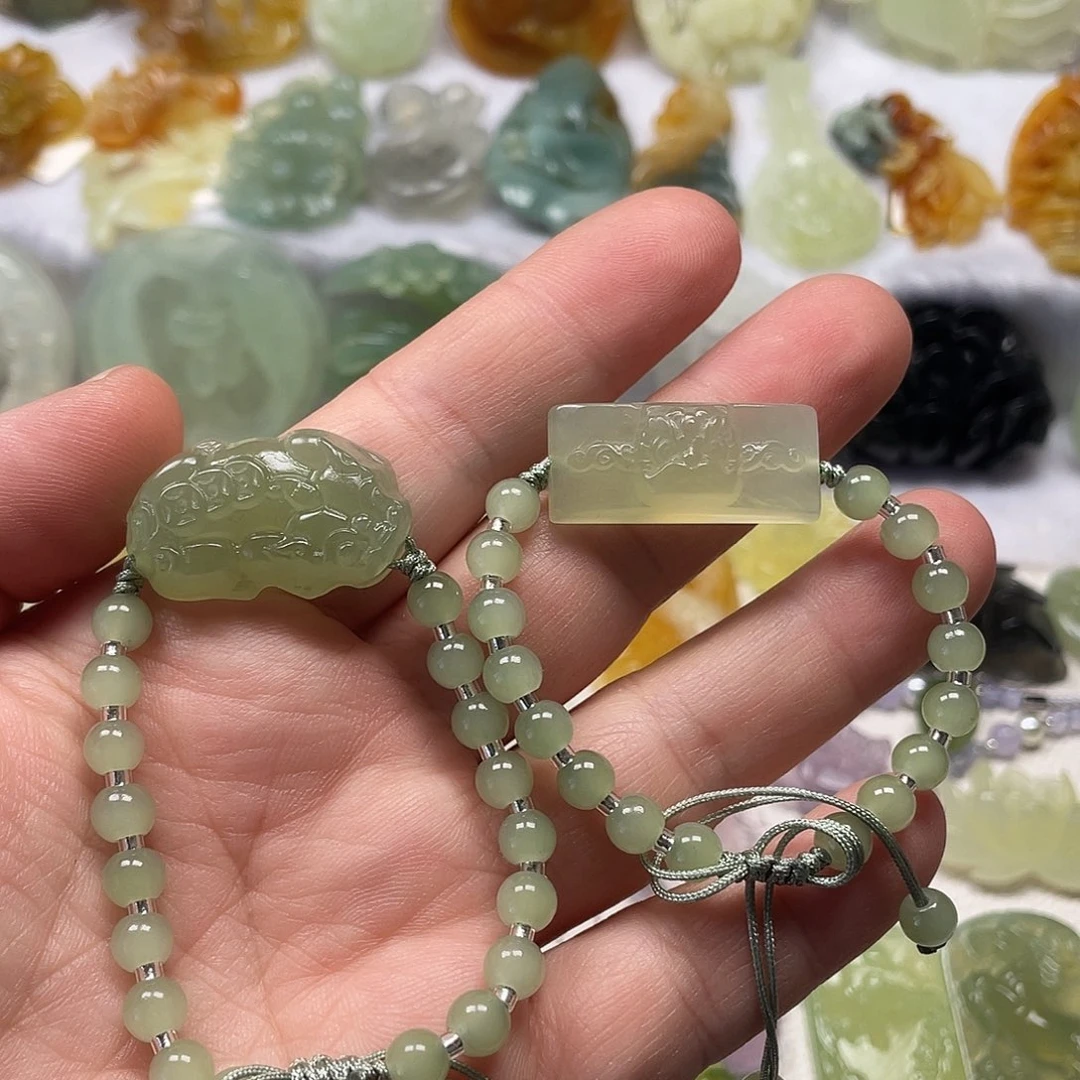 蛇纹石玉未镶嵌颈饰