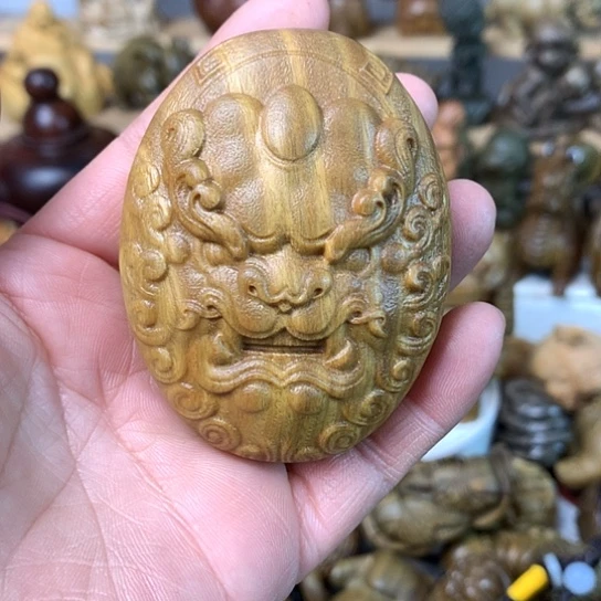 花梨木类浪*子兽面貔貅手把件