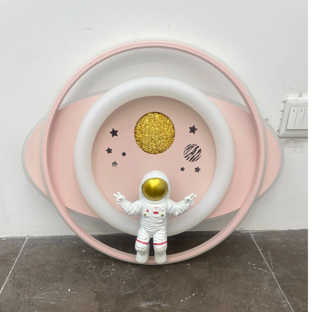 特价全新女孩房间卧室灯具儿童房卡通灯具宇航员吸顶灯三色光护眼