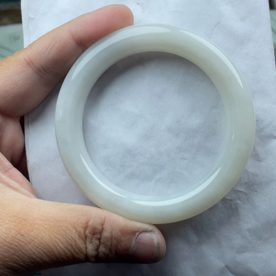 贝***）和田玉未镶嵌手镯