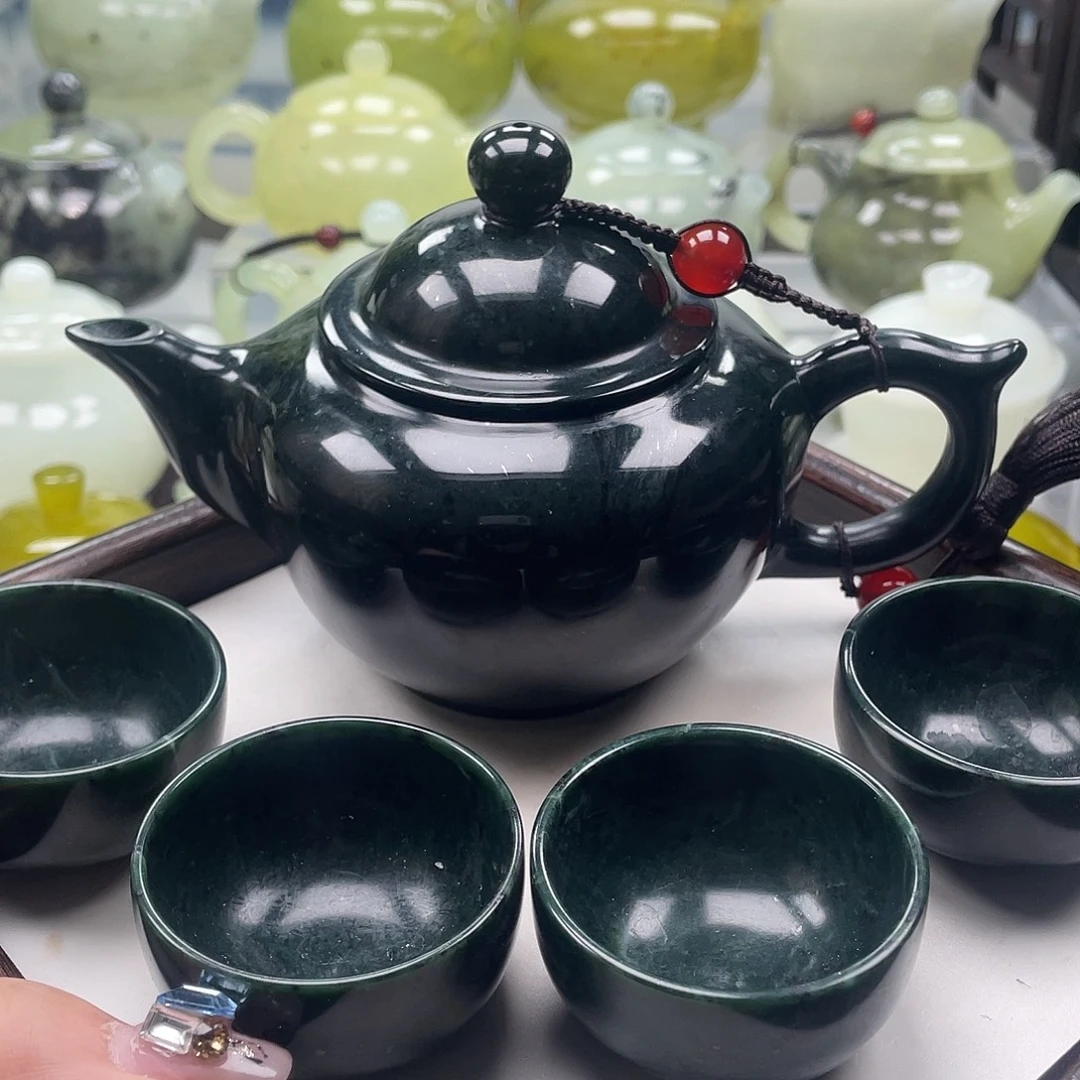 蛇纹石玉未镶嵌壶