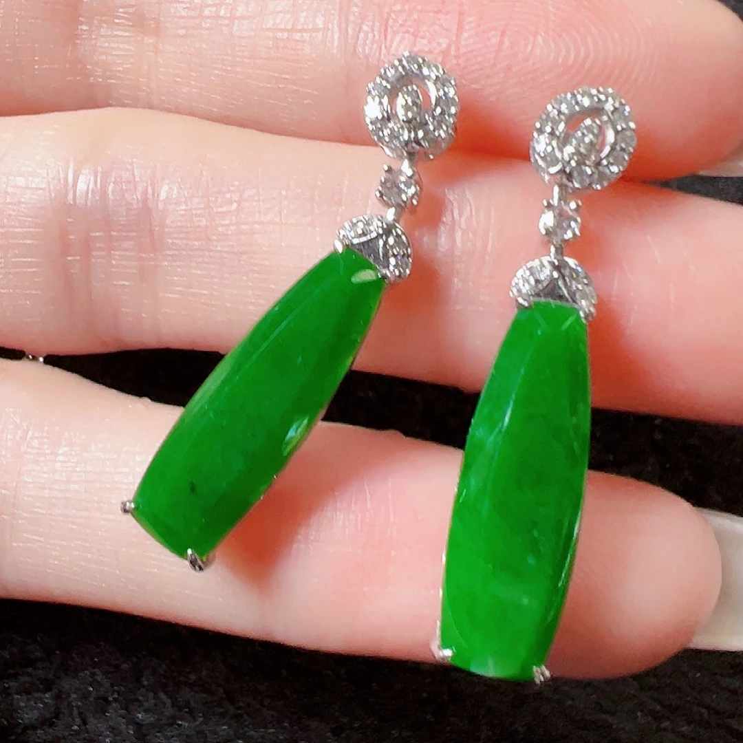 18K金镶嵌翡翠耳饰签收后24小时鉴赏期，过时不退