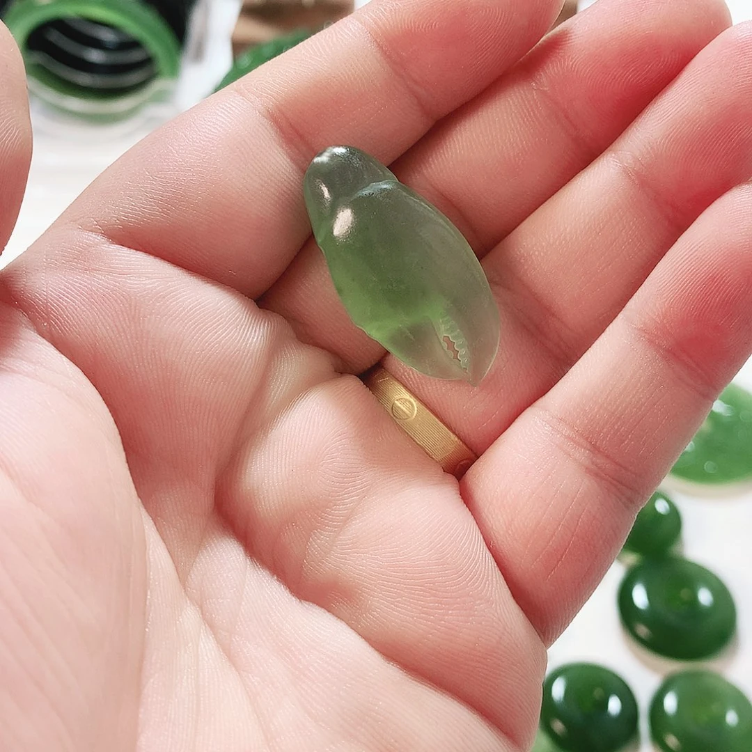 蛇纹石玉未镶嵌挂件