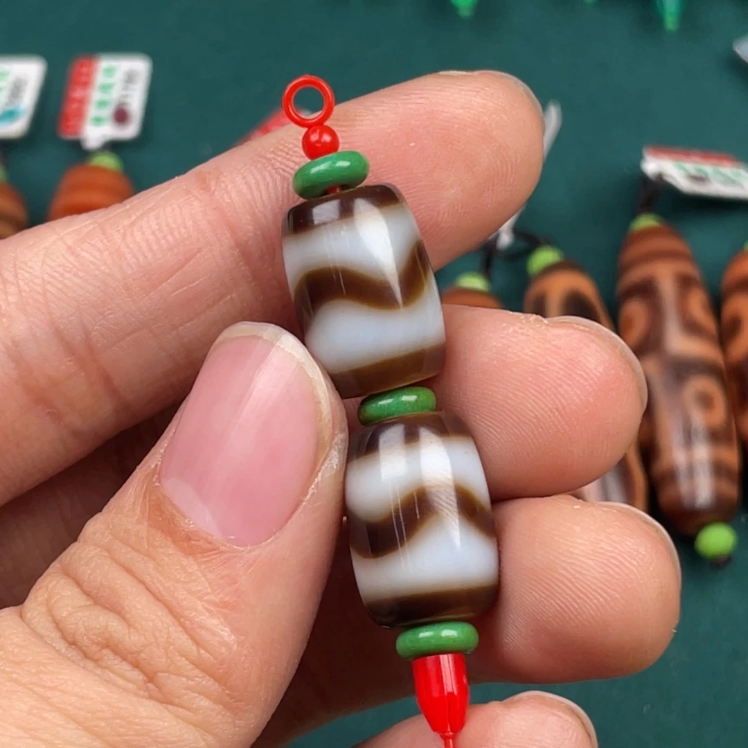 玛瑙/玉髓裸珠虎牙