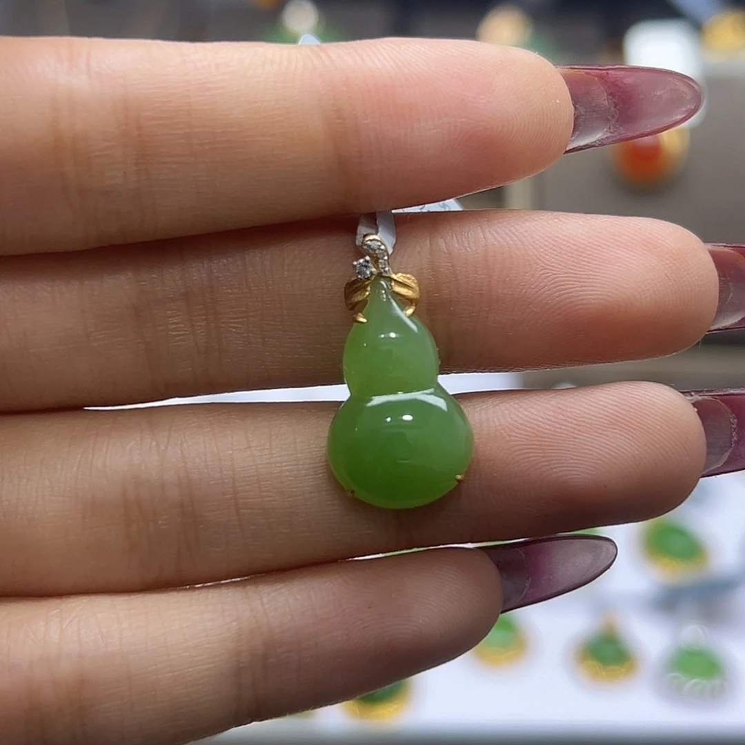 和田玉18K金镶嵌吊坠(赠链)