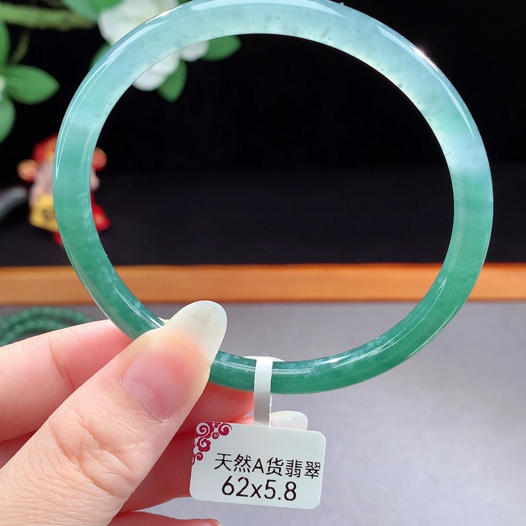 未镶嵌手镯（圆镯）翡翠