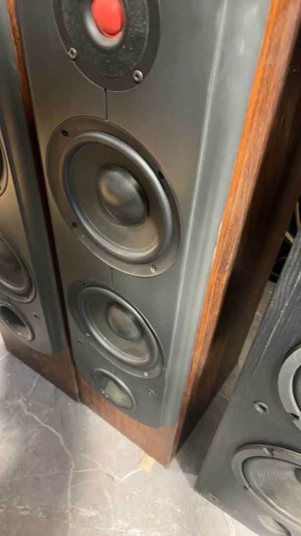 8新  左轮落地箱一对全套