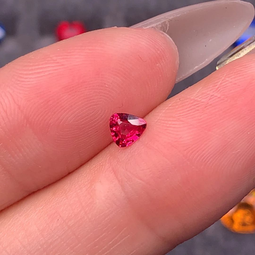 尖晶石裸石未镶嵌