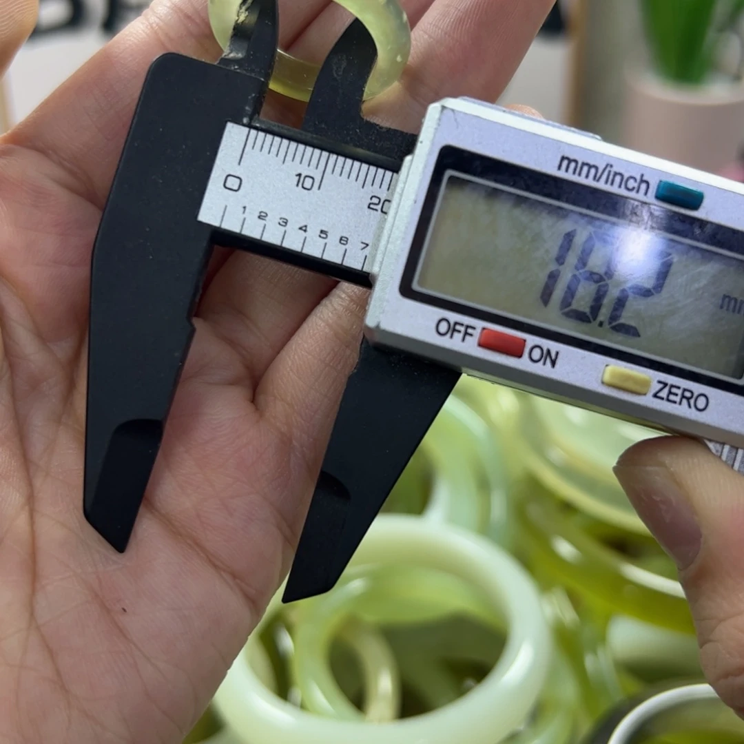 蛇纹石玉手镯未镶嵌126