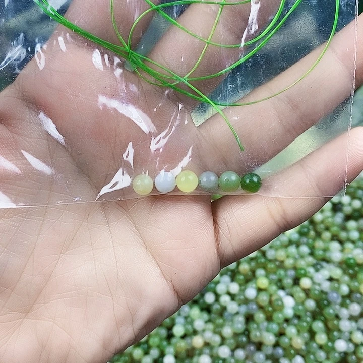 透闪石质玉颈饰未镶嵌